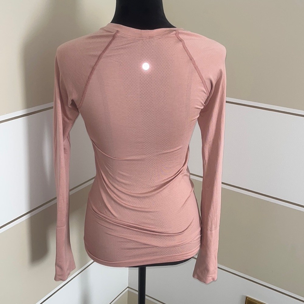 💓LULULEMON TOP💓 - Picture 2 of 6